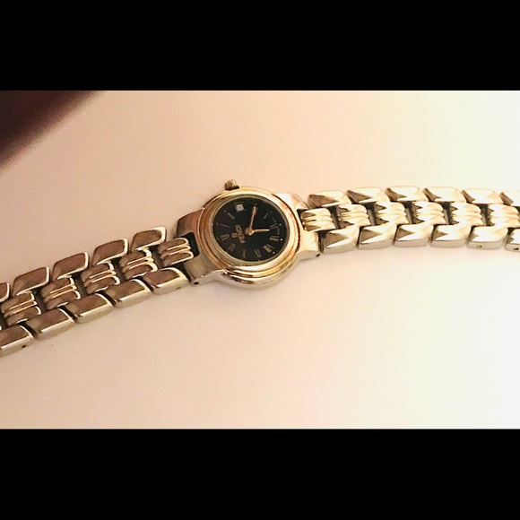 Beautiful Fendi 5ATM with serial number authentic - Picture 11 of 16